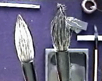 Both brushes shown here are inked. The brush on the left has a nice shape, the brush on the right is frazzled. The brush on the right is an old brush and is not used any more. The mistake of some beginners is to use such a brush to produce a kasure effect. For the brush on the right the only thing remaining to be done is to thank the brush for its years of service and to lay it to rest.
